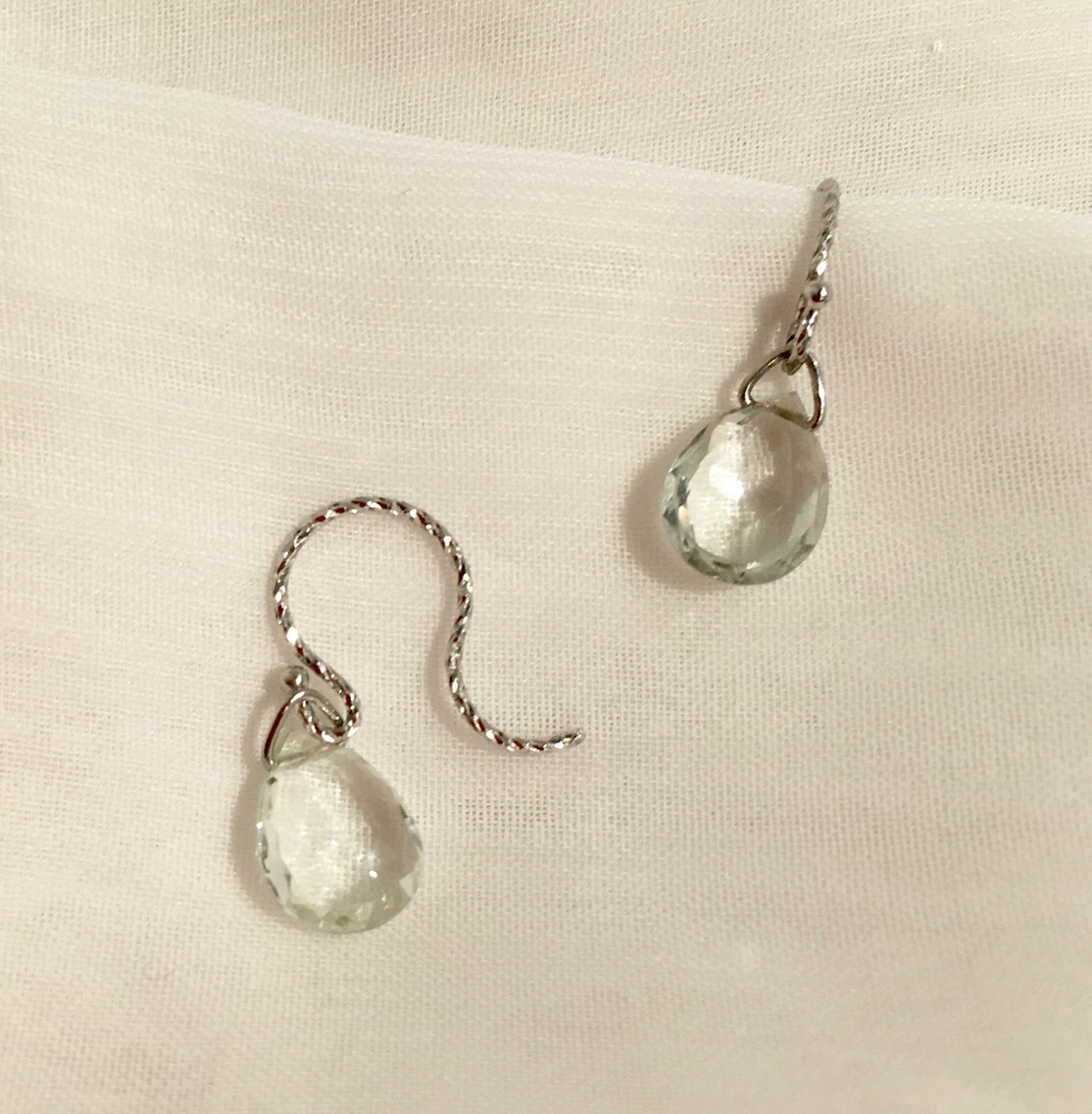 グリーンアメジストのホワイトゴールドフックピアス