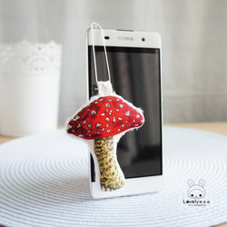 Lovely樂芙妮＊紅色香菇耳機防塵塞＊背面是螢幕擦布．手機吊飾(1組2個) 第1張的照片