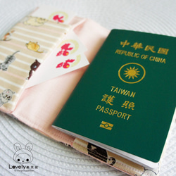Lovely樂芙妮【日本布訂製】貓咪玩遊戲雙色護照套、布書套10X14cm、奶茶條紋 第2張的照片