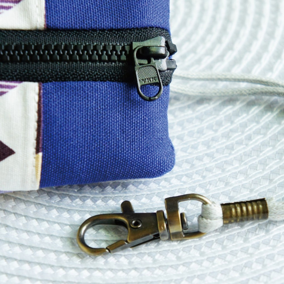 Lovely【日本布】紫色三角合掌屋塑鋼拉鍊鑰匙包、ID感應卡可用 第5張的照片