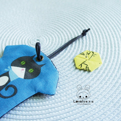 Lovely日本棉麻【黑貓咪T恤造型平安符袋】詩籤護身符、灰藍【此款眼睛2種色彩隨機出貨】 第9張的照片