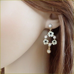 pearl＆flower swing bijou earring（イヤリング）（パープル） 6枚目の画像