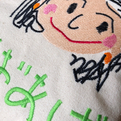 敬老の日の贈り物❤︎【オーダーメイド】似顔絵カラフル刺繍クッション 2枚目の画像