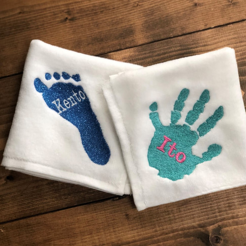 母の日の贈り物❤︎【オーダーメイド】手形・足形カラフル刺繍