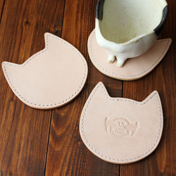 ヌメ革 手縫い 猫型コースター 1枚目の画像