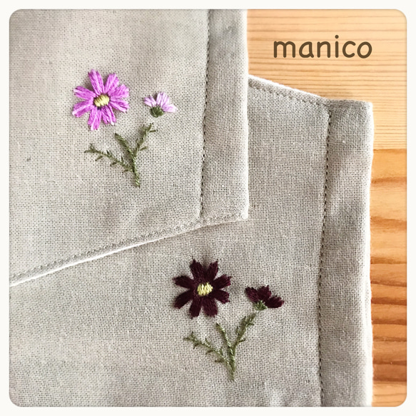 秋マスク＊コスモス＊ワンポイント刺繍☆コットンダブルガーゼマスク 1枚目の画像