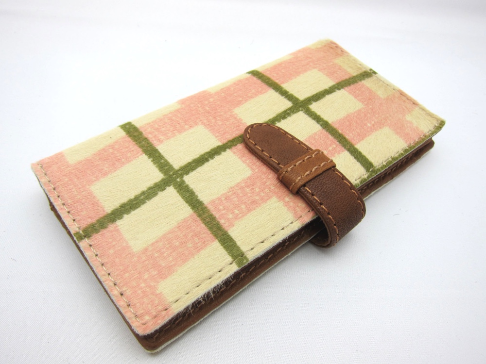とても滑らかなイタリア製ハラコ　二つ折り長財布　チェック  ピンク