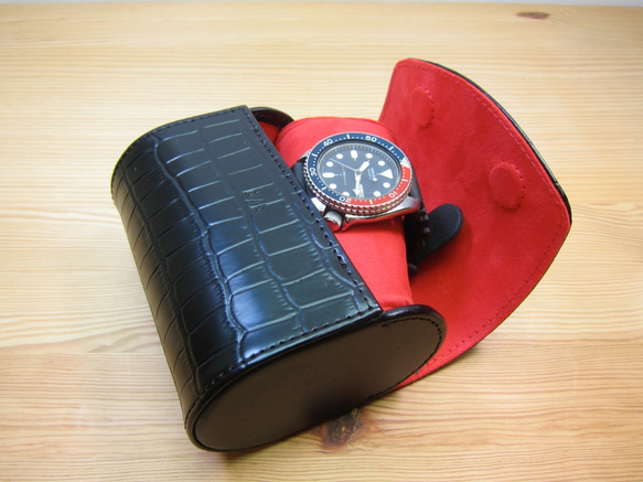 【送料無料】スマートに収納　携帯するネクタイ＆時計ケース　クロコ型押し　ブラック　牛革 4枚目の画像
