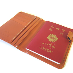 【名入れ】ぴったりサイズのパスポートケース イタリアンスムースレザー ライトブラウン 3枚目の画像