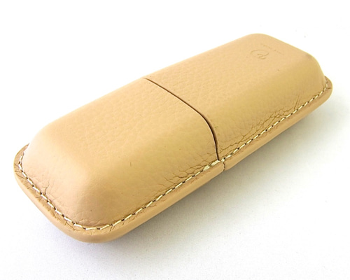 シンプルな鞘型のメガネケース シュリンクレザー ベージュ その他