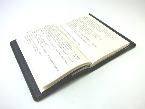 【SALE】文庫本カバー　イタリアン　バケッタレザー　シュリンク　ブラック　ヌメ革 5枚目の画像