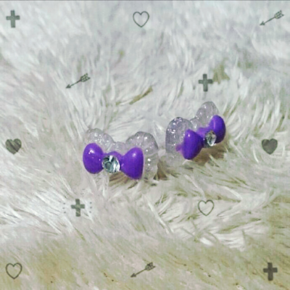 アクリル クリスタル リボン 樹脂ピアス パープル ピアス（スタッド 