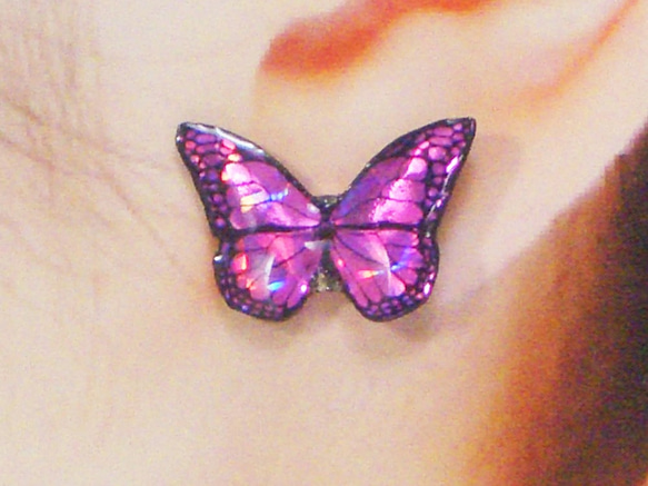 ホログラム蝶ピアス(e66) 2枚目の画像