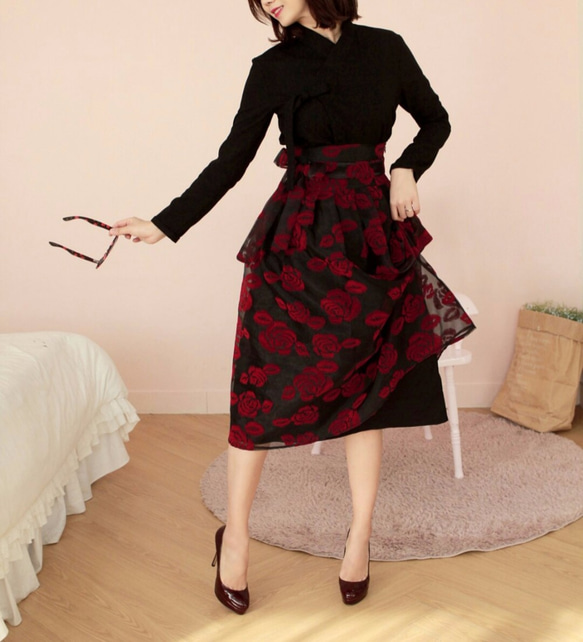 シースルー赤いバラのドレスのスカート 5枚目の画像
