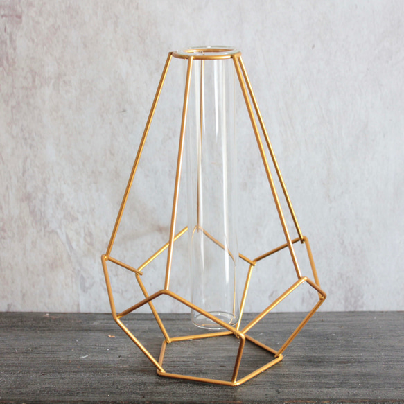 スワッグにもなる2way幾何学的ゴールドワイヤー花瓶とアンティークアジサイ造花ブーケのアレンジ 15枚目の画像