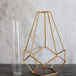 特集掲載！幾何学的ゴールドワイヤー花瓶とアンティークアジサイ造花ブーケのアレンジ 8枚目の画像