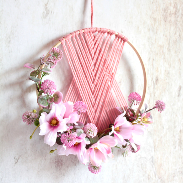 【ピンクコスモス】のピンクマクラメ風壁飾りリース 6枚目の画像
