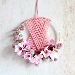 【ピンクコスモス】のピンクマクラメ風壁飾りリース 9枚目の画像
