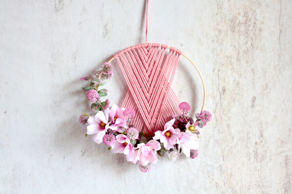 【ピンクコスモス】のピンクマクラメ風壁飾りリース 9枚目の画像