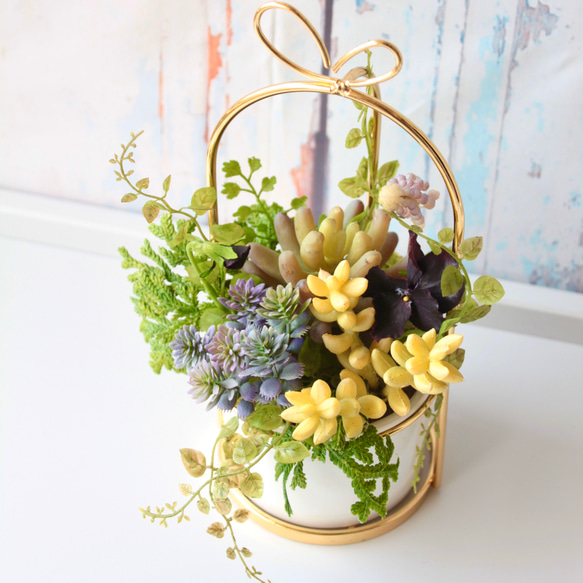 【花器付き】造花多肉植物と草花たちの可愛いアレンジメント 2枚目の画像
