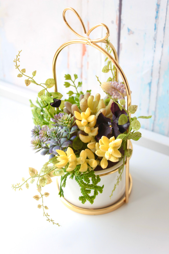 【花器付き】造花多肉植物と草花たちの可愛いアレンジメント 3枚目の画像