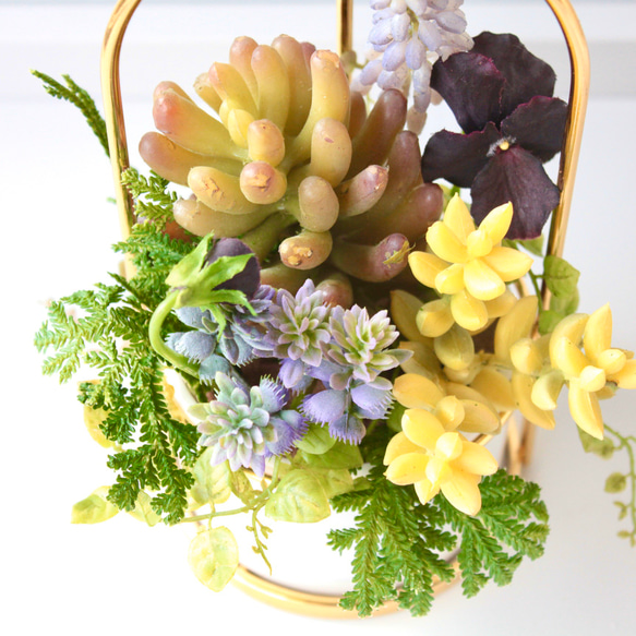 【花器付き】造花多肉植物と草花たちの可愛いアレンジメント 4枚目の画像