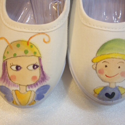 可愛手工彩繪童鞋 可客製 二童嬉戲系列 第2張的照片