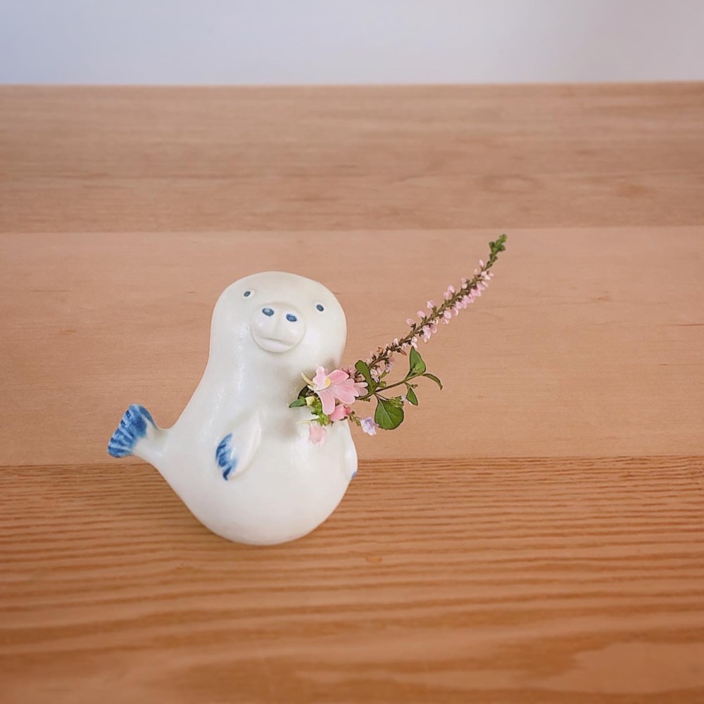 動物花器　小　あしか