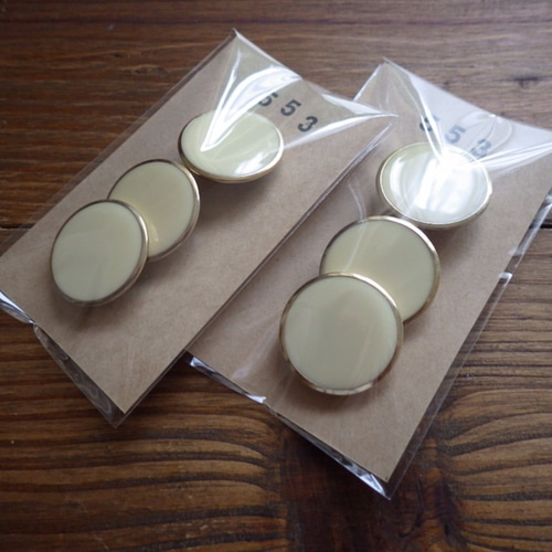 新品【Vin】 ゴールドボタンケープ アイボリー 新品【Vin】 ゴールドボタンケープ アイボリー