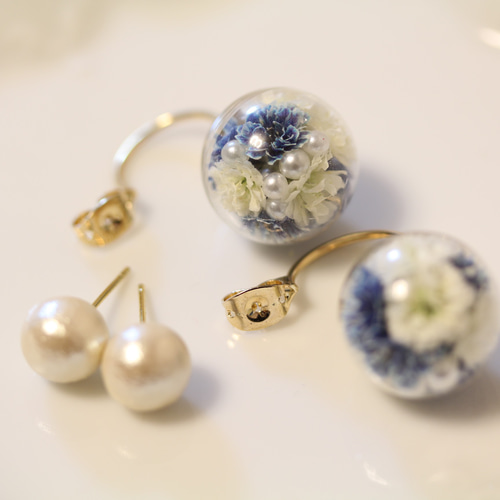 かすみ草 ガラスドームの不思議なピアス（2way） イヤリング