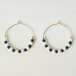 white×navy beads pierce 2枚目の画像