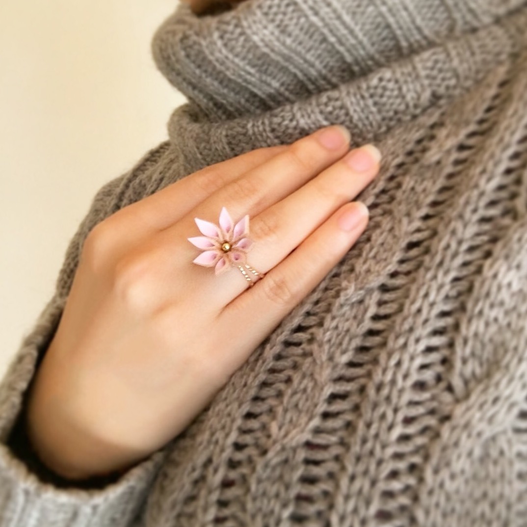 再販】レザーフラワーのリング（Sakura） 指輪・リング NECO