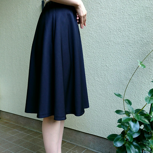 Rhiannon フレアスカート ネイビー Rhiannon フレアスカート ネイビー ヘビーサテンフレアー