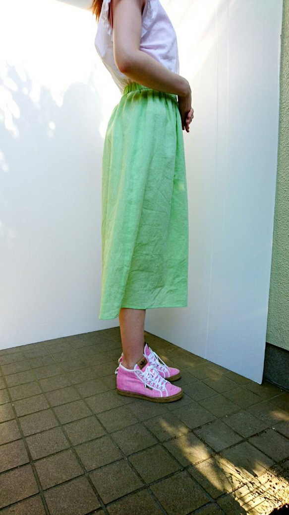 マスカットグリーンのふんわりロングスカート 2枚目の画像