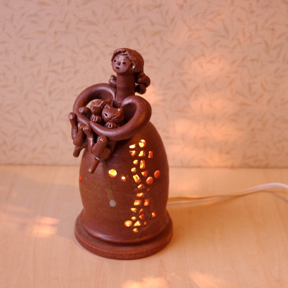 ランプ・照明　明かり灯る人形　　『純喫茶くりいま』 2枚目の画像