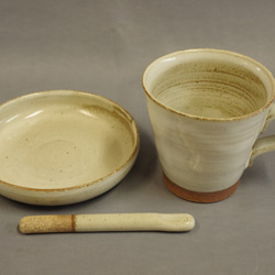 白釉のカップ・お皿・マドラー『純喫茶くりいま』 2枚目の画像