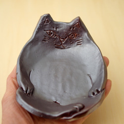 陶器　猫のお皿（灰釉・鉄釉）2枚組 3枚目の画像