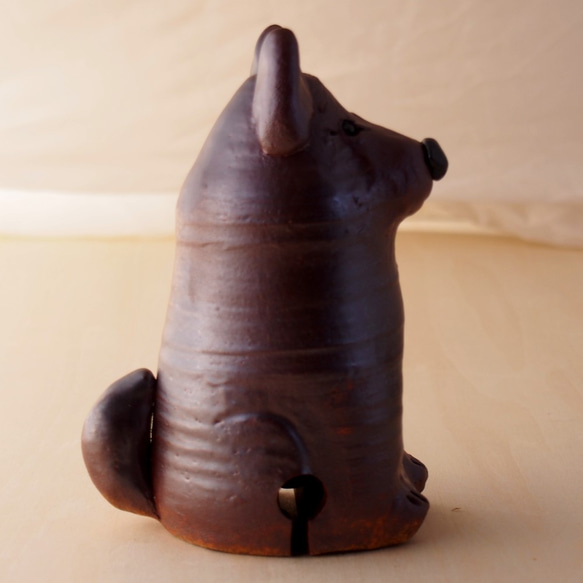 陶置物　犬の土鈴（鉄釉） 3枚目の画像