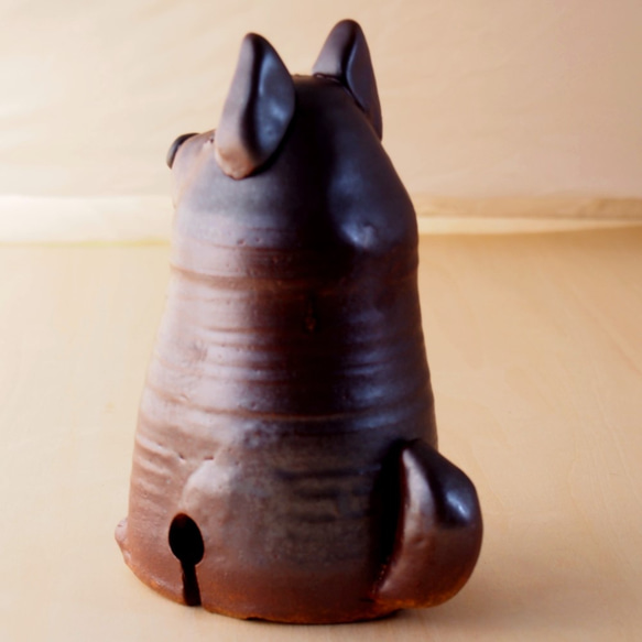 陶置物　犬の土鈴（鉄釉） 4枚目の画像