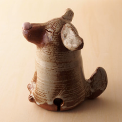 陶置物　犬の土鈴（白マット釉） 2枚目の画像