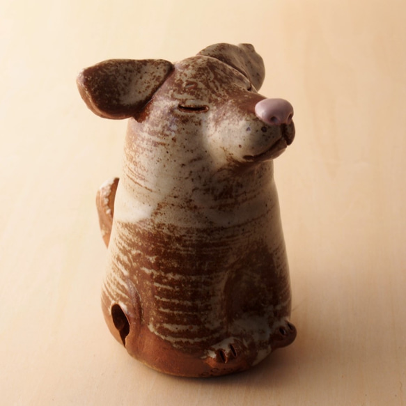 陶置物　犬の土鈴（白マット釉） 4枚目の画像