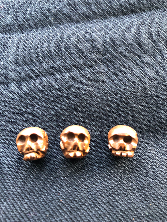 ■ハロウィン！骸骨（スカル）ビーズ　柘製　10.5×9.5mm  4pcs 2枚目の画像