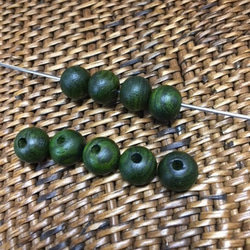 ウッドビーズ（wooden beads）モスグリーン　8mm　10pcs 2枚目の画像