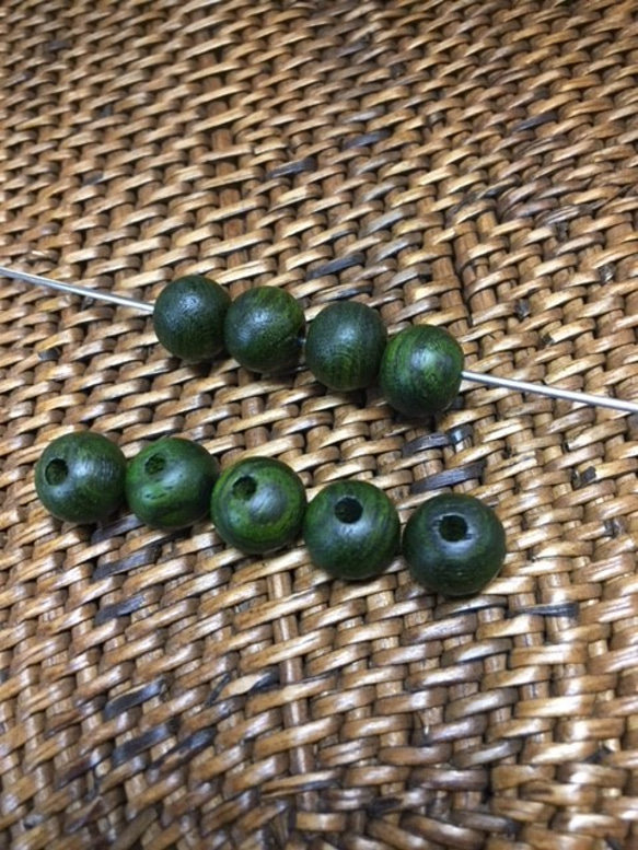 ウッドビーズ（wooden beads）モスグリーン　8mm　10pcs 2枚目の画像