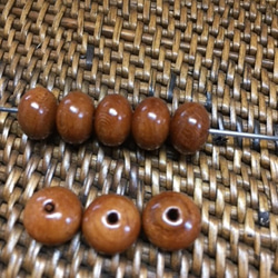 ウッドビーズ（wooden beads）　梅（ウメ）ツヤ有タイプ　7.3*10mm　　10pcs 2枚目の画像