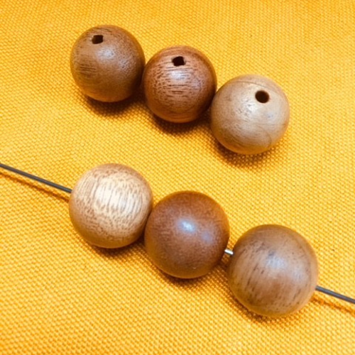 ウッドビーズ 香る楠木（クスノキ）15mm 5pcs ビーズ wood beads 通販