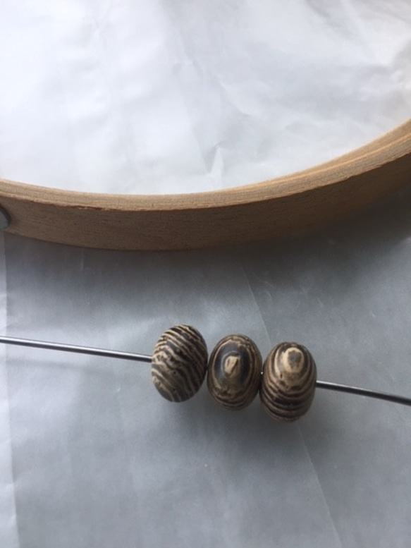 ＊ウッドビーズ（wooden beads）縞鉄刀木（シマタガヤ）7.3*10mm　7pcs 2枚目の画像