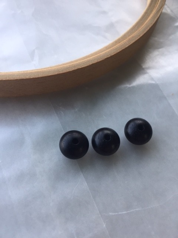 ＊ウッドビーズ（wooden beads）黒檀（エボニー）7.3*10mm　7pcs 3枚目の画像