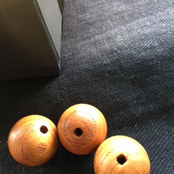 ウッドビーズ（wooden beads）欅（ケヤキ）17*18mm　3pcs 1枚目の画像