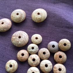 ウッドビーズ（wooden beads）栂（トガ）3.5＊8.5mm　10pcs 1枚目の画像